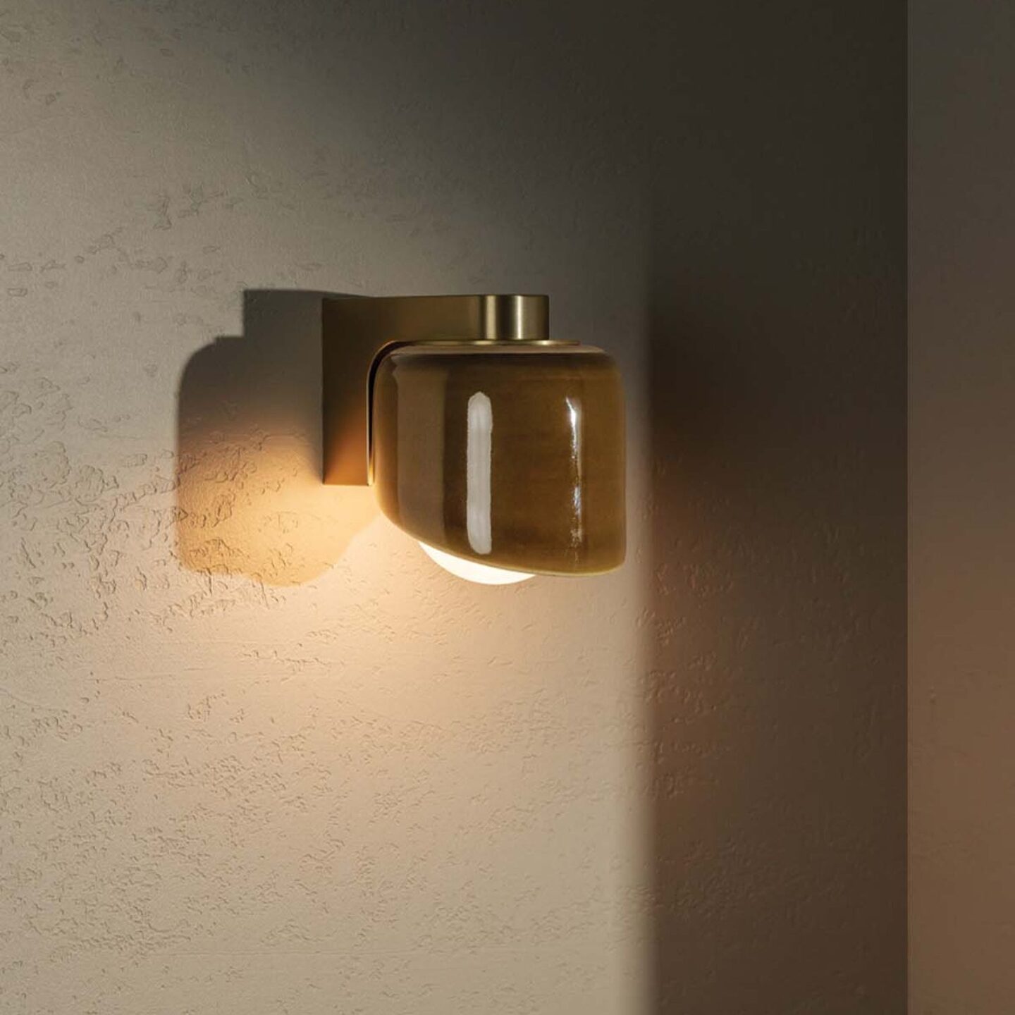 Terra 0.5 Wall Light Chartreuse, Brushed Brass
